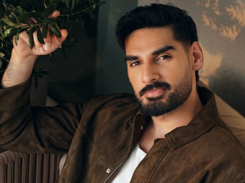  अहान शेट्टीने 'तडप' या साजिद नाडियादवालाच्या चित्रपटाच्या माध्यमातून बॉलिवूडमध्ये पदार्पण केलं. लवकरच त्याचा 'बॉर्डर 2' हा चित्रपट प्रेक्षकांच्या भेटीला येणार आहे.