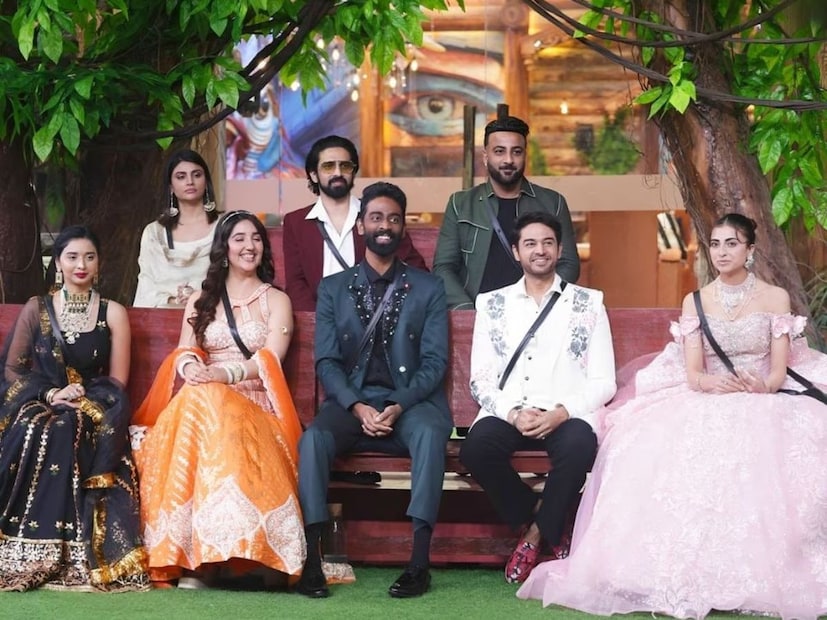  गौरव खन्ना पहिला फायनलिस्ट ठरला असून घरातील वातावरण आता बदलण्याची शक्यता आहे. अशनूर कौर, अमाल मलिक, प्रणित मोरे, फरहाना भट्ट, तान्या मित्तल, मालती चाहर आणि शहबाज बदेशा हे सध्या टॉप 8 मध्ये आहेत आणि 'बिग बॉस 19'मध्ये सध्या सदस्यांमध्ये वैर, बदलते नातेसंबंध आणि अनोखे गेमप्लॅन दिसत आहेत. सलमान खान होस्ट करत असलेला हा सीझन 7 डिसेंबर 2025 ला प्रेक्षकांचा निरोप घेणार आहे.