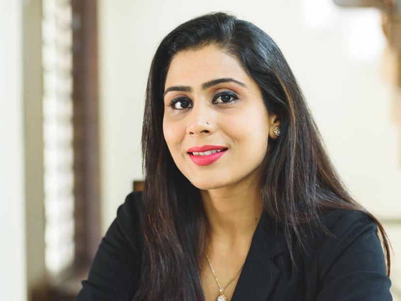  गजल खरंच 'बिग बॉस 19'च्या घरात एन्ट्री घेत असतील, तर हे पाहणे रंजक ठरेल की एक कॉर्पोरेट माइंडसेट असलेली ‘शार्क’ बिग बॉसचा खेळ कसा खेळते. त्या आपल्या रणनीतीने सगळ्यांना मागे टाकतील का, की घरातील नातेसंबंधच वादांचे कारण ठरतील? सध्या फॅन्स गजलच्या एन्ट्रीच्या अधिकृत घोषणेची आतुरतेने वाट पाहत आहेत.