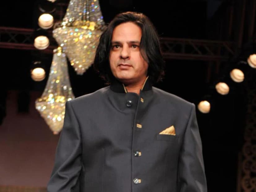  'बिग बॉस'च्या पहिल्या सीझनचा विजेता राहुल रॉय (Rahul Roy) ठरला होता. राहुल रॉयने 'बिग बॉस'च्या पहिल्या सीझनच्या मानाच्या ट्रॉफीवर आपलं नाव कोरलं. त्यावेळी राहुलवर चाहत्यांकडून प्रेमाचा वर्षाव झाला होता. राहुल रॉयला त्यावेळी बिग बॉसच्या ट्रॉफीसह 1 कोटी रुपयेदेखील मिळाले होते.