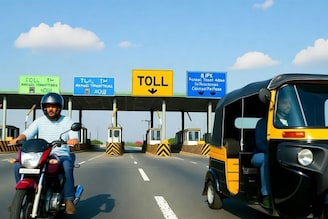 स्कूटी, बाईक, रिक्षाला टोल का नाही; त्यांना टॅक्समधून कशी काय सूट मिळते?