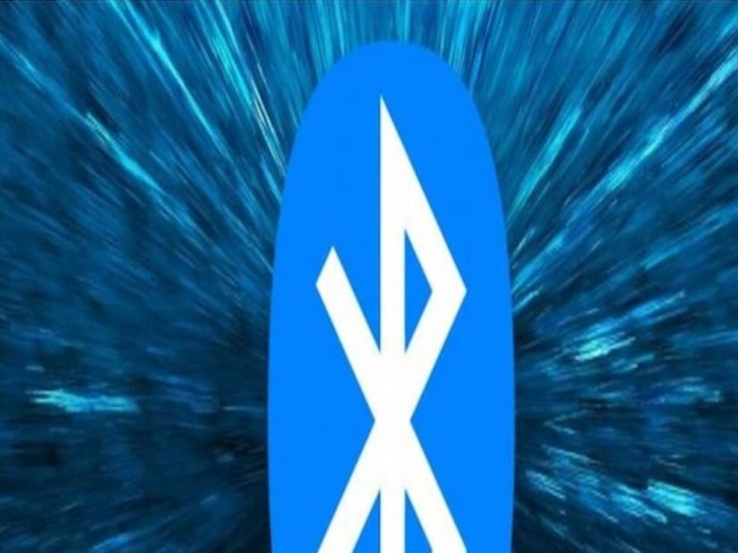 1996 मध्ये इंटेल, एरिक्सन आणि नोकिया यांनी संयुक्तपणे ब्लूटूथचा शोध लावला. तेव्हा त्याला रेडिओवायर किंवा पॅन किंवा पर्सनल एरिया नेटवर्किंग असं नाव देण्यात आलं होतं. ब्लूटूथ हे नाव प्रथम आलं आणि इंटरनेटवर बरेच लोकप्रिय झालं.