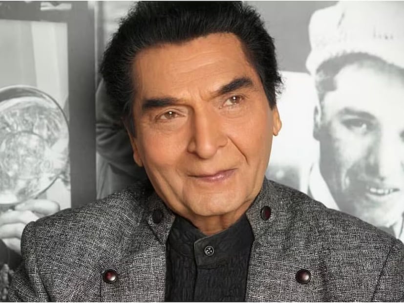  असरानी (Asrani) : शोले मधील प्रसिद्ध जेलर कोण विसरेल? असरानी यांनी आपल्या अनोख्या विनोदी अंदाजाने बॉलिवूडला नवी दिशा दिली. दशकानुदशके त्यांनी लोकांच्या चेहऱ्यावर हसू फुलवले आणि सिद्ध केले की हसवणे हे देखील एक कला आहे. 20 ऑक्टोबर रोजी त्यांचे निधन झाले.