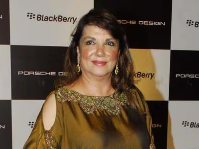  झरीन खान (Zareen Khan) : सुझैन खान यांच्या आई झरीन खान यांचेही 7 नोव्हेंबर रोजी 81 व्या वर्षी निधन झाले. त्या दिवंगत अभिनेत्री असून तेरे घर के सामने आणि एक फूल दो माली सारख्या चित्रपटांत त्यांनी काम केले होते.