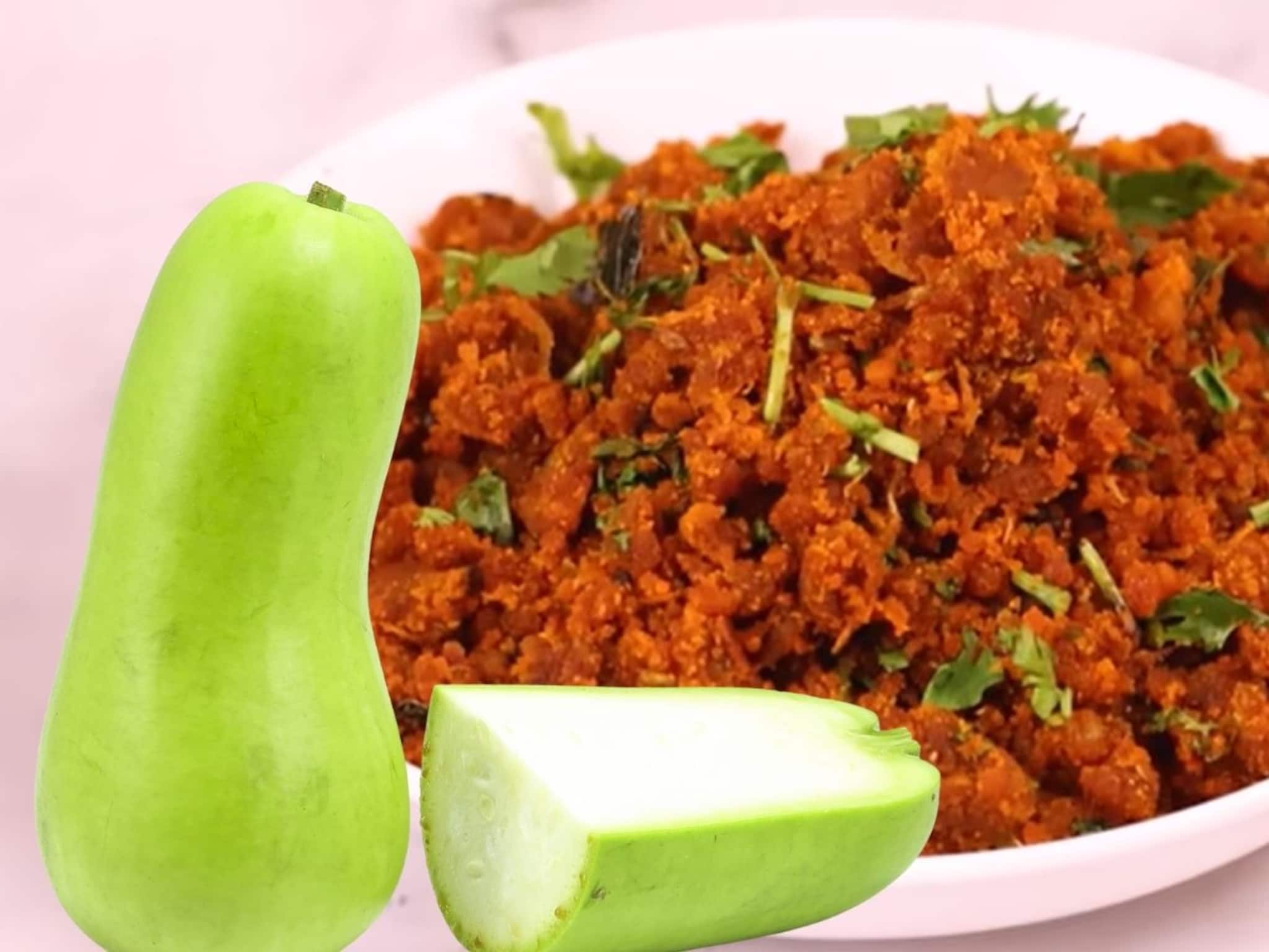 Dudhi Bhopla Recipe : दुधी भोपळा आहे कळणारच नाही; भाजी न खाणारेही खातील दुधीचं भगराळं