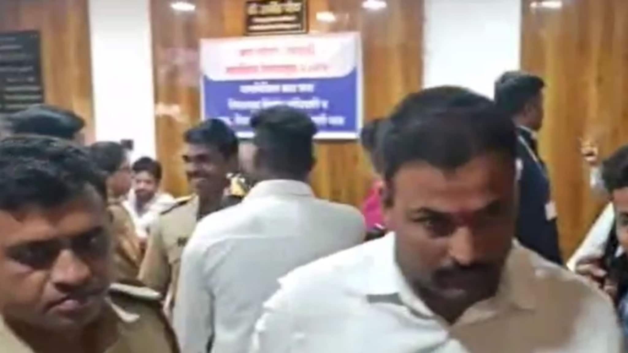 पत्नीला पेट्रोल टाकून जाळण्याचा प्रयत्न करणाऱ्याला चिखलीत उमेदवारी जाहीर