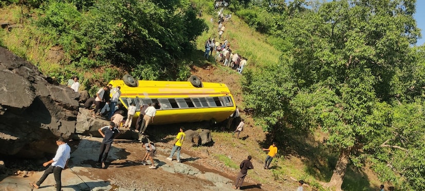 स्थानिक ग्रामस्थांनी तत्काळ घटनास्थळी धाव घेत बचावकार्य सुरू केले. ग्रामीण पोलीस व अग्निशामक दलालाही तातडीने माहिती देण्यात आली. 