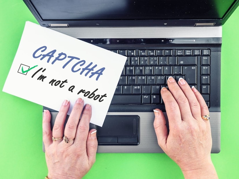 CAPTCHA चा फुल फॉर्म Completely Automated Public Turing test to tell Computers and Humans Apart असा आहे.