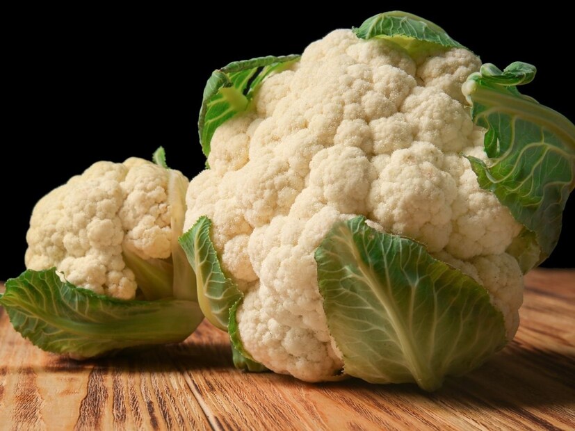 हे किडे अगदी बारीक असतील तर काही वेळा ते नुसत्या डोळ्यांनी दिसतही नाहीत. त्यामुळे आपण फ्लॉवर खूप वेळा धुवून घेतो. पण आम्ही तुम्हाला अशी सोपी ट्रिक सांगणार आहोत, ज्यामुळे फ्लॉवर न धुता त्यातील किडे आपोआप बाहेर येतील.