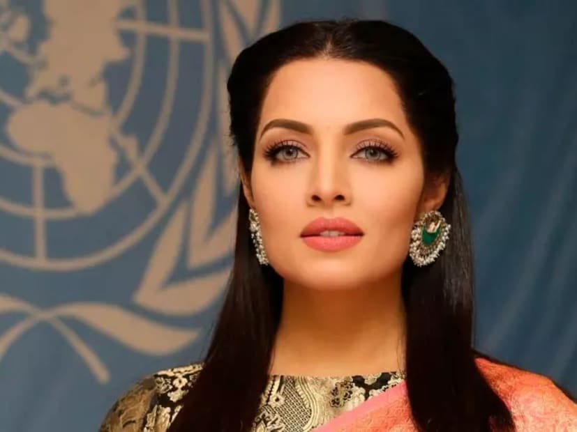  सेलिना जेटलीने सोशल मीडियावर स्वत:चा एक फोटो शेअर केला आहे. फोटो शेअर करत कॅप्शनच्या माध्यमातून तिने आपलं दु:ख व्यक्त केलं आहे.