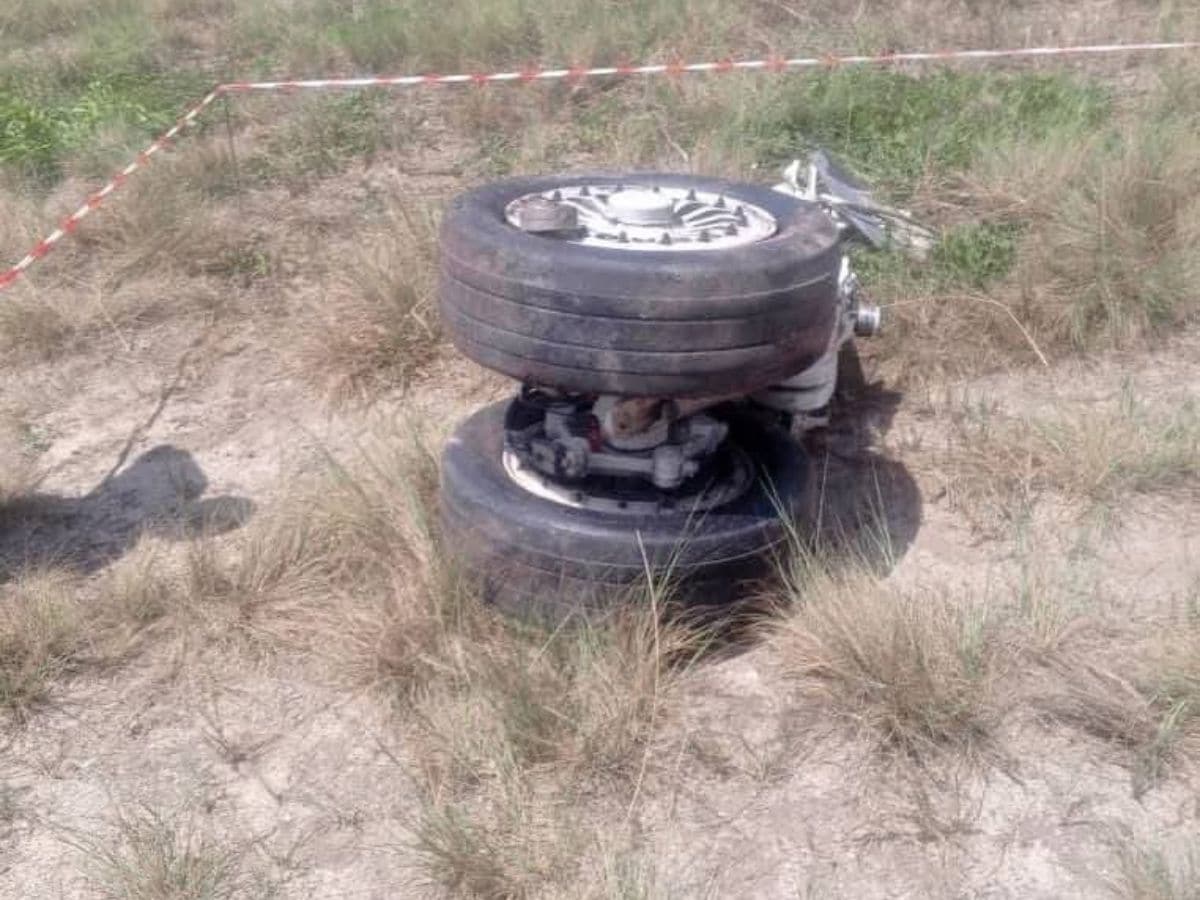 कांगोचे मंत्री कबांबा आणि त्यांची टीम एका महत्त्वाच्या दौऱ्यावर होती. आठवड्याच्या शेवटी कलोंडो परिसरातील कॉपर माईन कोसळून 30हून अधिक कामगारांचा मृत्यू झाल्यानंतर ते तपासासाठी घटनास्थळी रवाना झाले होते. प्राथमिक माहितीनुसार, गोळीबाराच्या आवाजानं कामगारांमध्ये पॅनिक निर्माण झाला आणि त्यामुळे खाण कोसळली असल्याचं समोर आलं आहे.