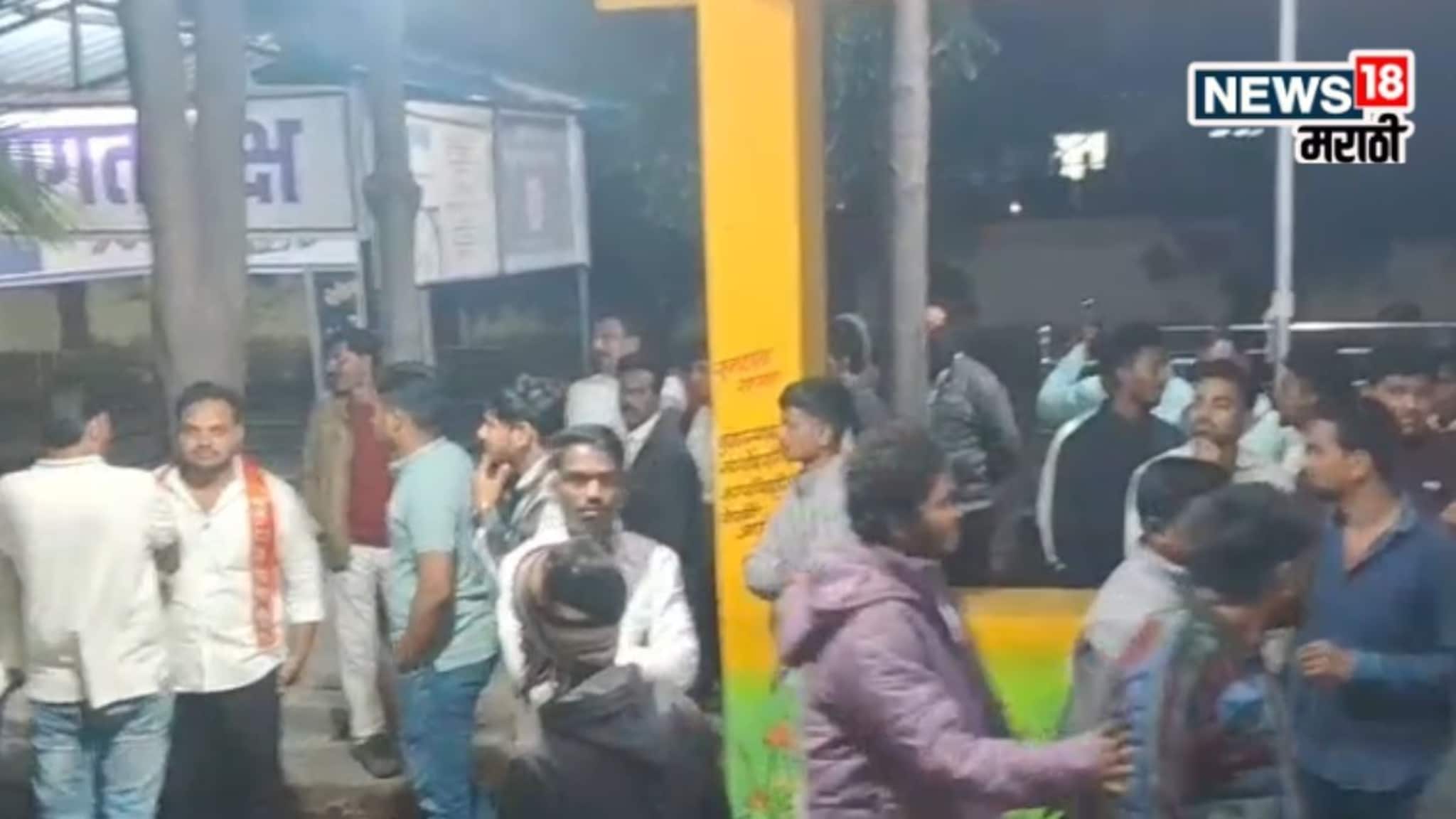 Congress BJP Clash: मतदारांना पैसे वाटताना रंगेहाथ पकडलं,  भाजप-काँग्रेस कार्यकर्त्यांमध्ये तुफान राडा, उमेदवाराचा मुलगा रुग्णालयात दाखल