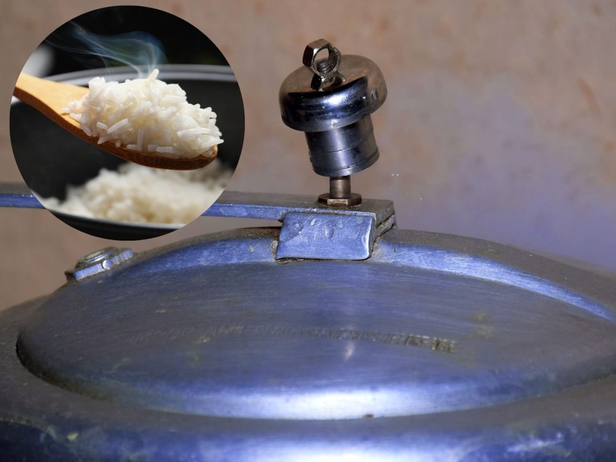 Kitchen Tips : कुकरमध्ये भात शिजवताना किती शिट्ट्या कराव्या? सरसकट 3 तर नाहीच, मग किती?