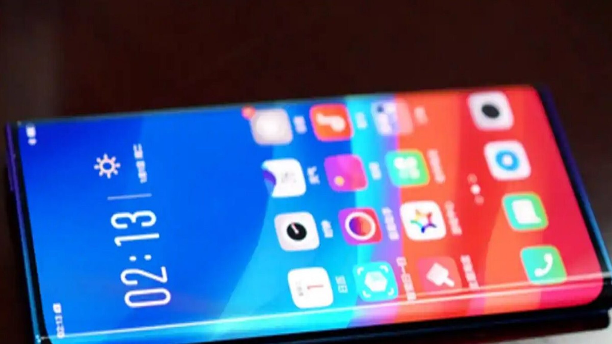 कर्व्ड स्क्रीनचा फोन खरेदी करताय? थांबा, आधी वाचा फायदे-नुकसान