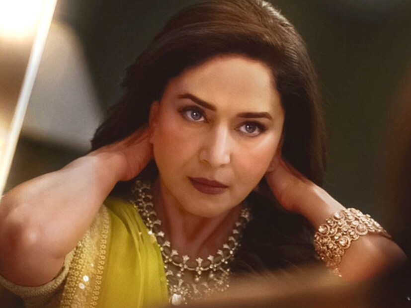  मिसेज देशपांडे (Mrs. Deshpande) : माधुरी दीक्षितची 'मिसेज देशपांडे' ही सायकोलॉजिकल थ्रिलर सीरिज आहे. या चित्रपटात 'धक धक गर्ल' सीरियल किलरच्या भूमिकेत दिसणार आहे.