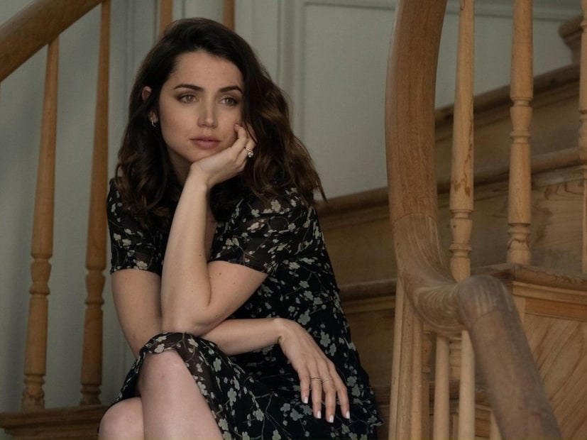  'डीप वॉटर' हा चित्रपट अनेक ट्विस्ट आणि टर्नने भरलेला आहे. हा चित्रपट प्रेक्षकांना सुरूवातीपासून शेवटपर्यंत खिळवून ठेवतो. अनेक हत्या केल्यानंतर विक पोलिसांच्या जाळ्यात अडकतो का? मेलिंडा असं का करतेय? ती खरंच विकवर प्रेम करते का? की यामागे काही वेगळंच कारण आहे? या सगळ्या प्रश्नांची उत्तरं जाणून प्राईम व्हिडीओवरील 'डीप वॉटर' हा चित्रपट पाहा.