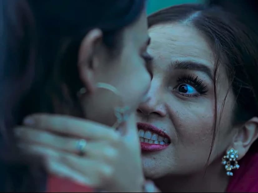  ओटीटीवर रिलीज झालेली ही सीरिज सत्य घटनेवर आधारित आहे. या सीरिजमध्ये तुम्हाला दहशतीसोबतच क्रूरतेची घटनादेखील पाहायला मिळेल. दिल्लीतील वास्तविक घटनेवर आधारित या सीरिजचे नाव ‘दिल्ली क्राइम 3’ आहे. शेफाली शाह आणि हुमा कुरैशी या सीरिजमध्ये मुख्य भूमिकेत आहेत.