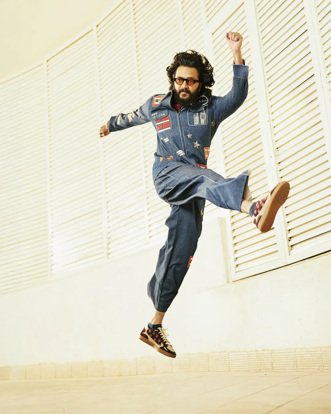  रितेश देशमुख 'बिग बॉस मराठी'च्या पाचव्या सीझनचा होस्ट होता. रितेशने 'भाऊचा कट्टा' चांगलाच गाजवला. त्यामुळे यंदाच्या सीझनमध्येही रितेश धुराळा करणार का? याकडे 'बिग बॉस'प्रेमींचं लक्ष लागलं आहे.