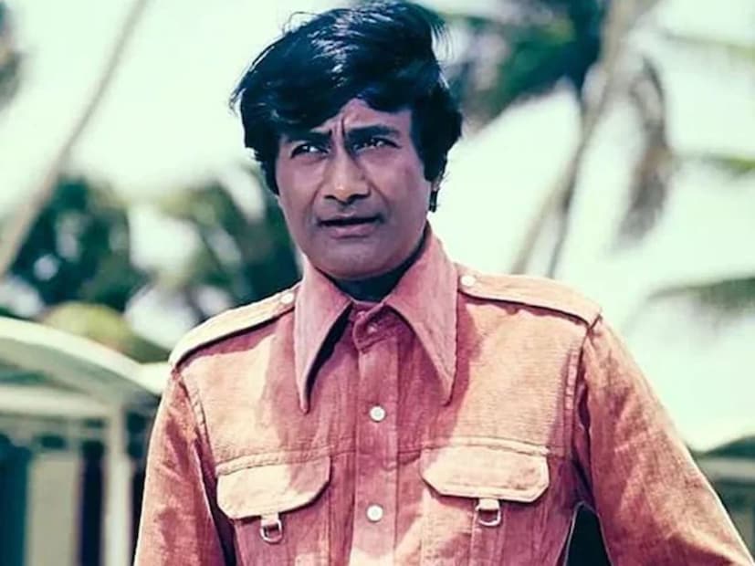 देवानंद यांनी अनेक दशकं आपल्या अभिनयाने चाहत्यांच्या मनावर राज्य केलं आहे. कधी रोमँटिक हीरो तर कधी सस्पेन्स क्रिएट करताना ते दिसून आले आहेत. देवानंद यांच्यासोबत त्यावेळच्या अनेक टॉपच्या अभिनेत्रींनी स्क्रीनवर रोमान्स केला आहे. देवानंद यांनी अनेक दशकं आपल्या अभिनयाने चाहत्यांच्या मनावर राज्य केलं आहे. कधी रोमँटिक हीरो तर कधी सस्पेन्स क्रिएट करताना ते दिसून आले आहेत. देवानंद यांच्यासोबत त्यावेळच्या अनेक टॉपच्या अभिनेत्रींनी स्क्रीनवर रोमान्स केला आहे.