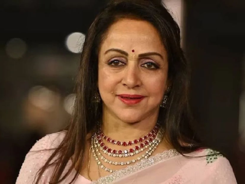  ड्रीम गर्ल म्हणाल्या की,'ओ मेरे राजा' या गाण्याच्या शूटिंगदरम्यान वीज गेली होती. अशातच देवानंद यांच्या मांडीवर बसून मला रोमँटिक सीन पूर्ण करावा लागला. ही संपूर्ण परिस्थिती माझ्यासाठी प्रचंड अस्वस्थ करणारी होती. मला लाज वाट होती. दुसरीकडे ठरलेल्या वेळेपेक्षा अधिक वेळ हा सीन शूट करण्यासाठी लागला".