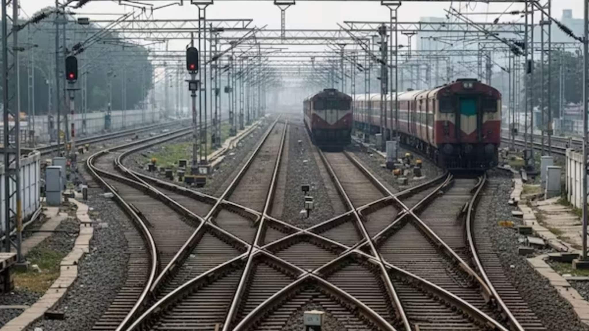 एकाच ठिकाणी एकाच वेळी चारही दिशेने येतात 4 ट्रेन, तरी टक्कर होत नाही, कसं काय? महाराष्ट्रात असलेल्या भारतातील अशा एकमेव रेल्वे स्टेशनची स्टोरी 