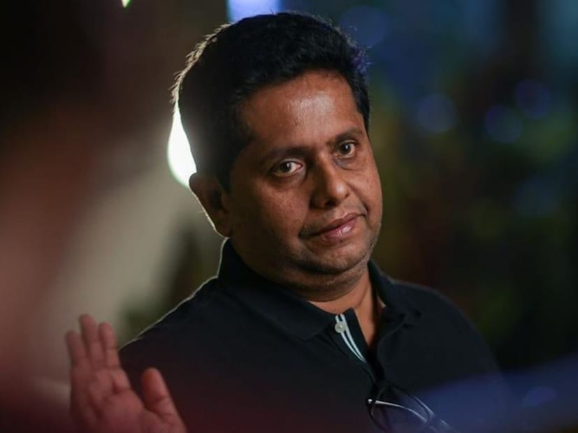  जीतू जोसेफ म्हणाले,"दृश्यम पार्ट 3'च्या घोषणेनंतर अनेकांनी मला सांगितलं की 'दृश्यम 2'ची स्क्रिप्ट खूप कमाल होती आणि आता 'दृश्यम 3'कडून अपेक्षा वाढल्या आहेत. पण माझा फोकस सध्या जॉर्जकुट्टी आणि त्याच्या कुटुंबियांवर आहे. पार्ट 2 नंतर सात वर्षांनी त्याचं आयुष्य कसं असेल या गोष्टीवर मी लक्ष देत आहे. पण मी जाणूनबुजून 'दृश्यम 2'पेक्षा उत्कृष्ट संहिता बनवण्यावर भर देत नाही आहे".