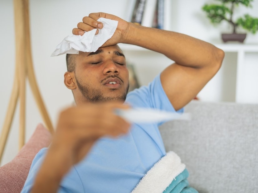 बहुतेक ताप हा व्हायरल असतो, बऱ्याचदा शरीरच याची काळजी घेतं आणि मग तो ताप स्वतःच कमी होतो. 3 दिवसांपेक्षा जास्त ताप, श्वास घ्यायला त्रास किंवा व्यक्ती पेंगाळलाय, कन्फ्युझ आहे असे काही रेड फ्लॅग्स खूप महत्त्वाचं आहे.