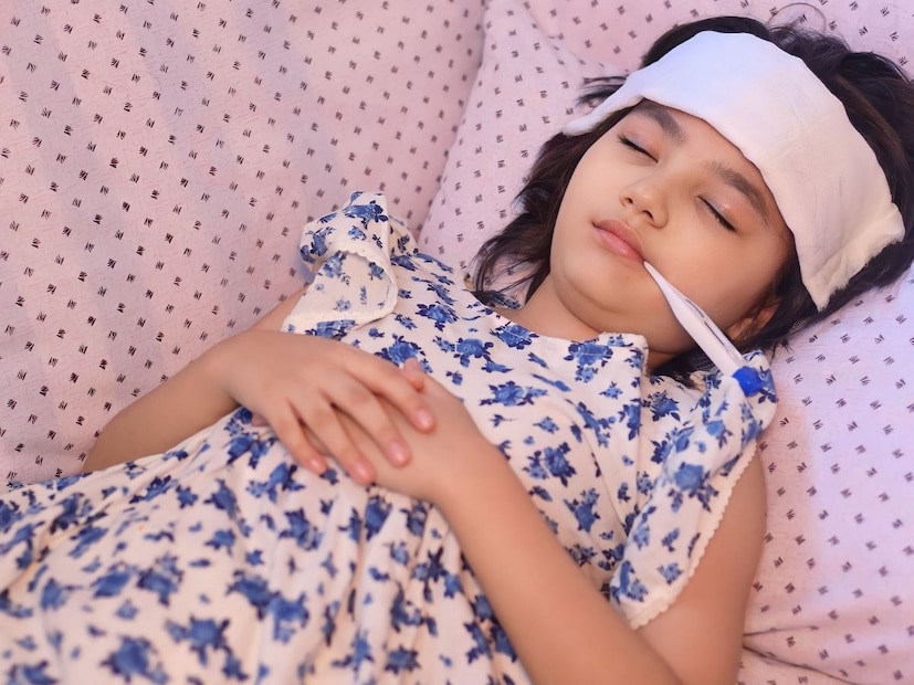 ताप हा बहुतेक वेळा आपला मित्र असतो पण सोबतचे वॉर्निंग साइन कधीच इग्नोर करू नका आणि लगेच डॉक्टरांना भेटा, असा सल्ला पुण्याचे डॉक्टर अरुण साळुंखे यांनी दिला आहे. त्यांनी त्यांच्या युट्युब चॅनेलला हा व्हिडीओ पोस्ट करत ही माहिती दिली आहे.