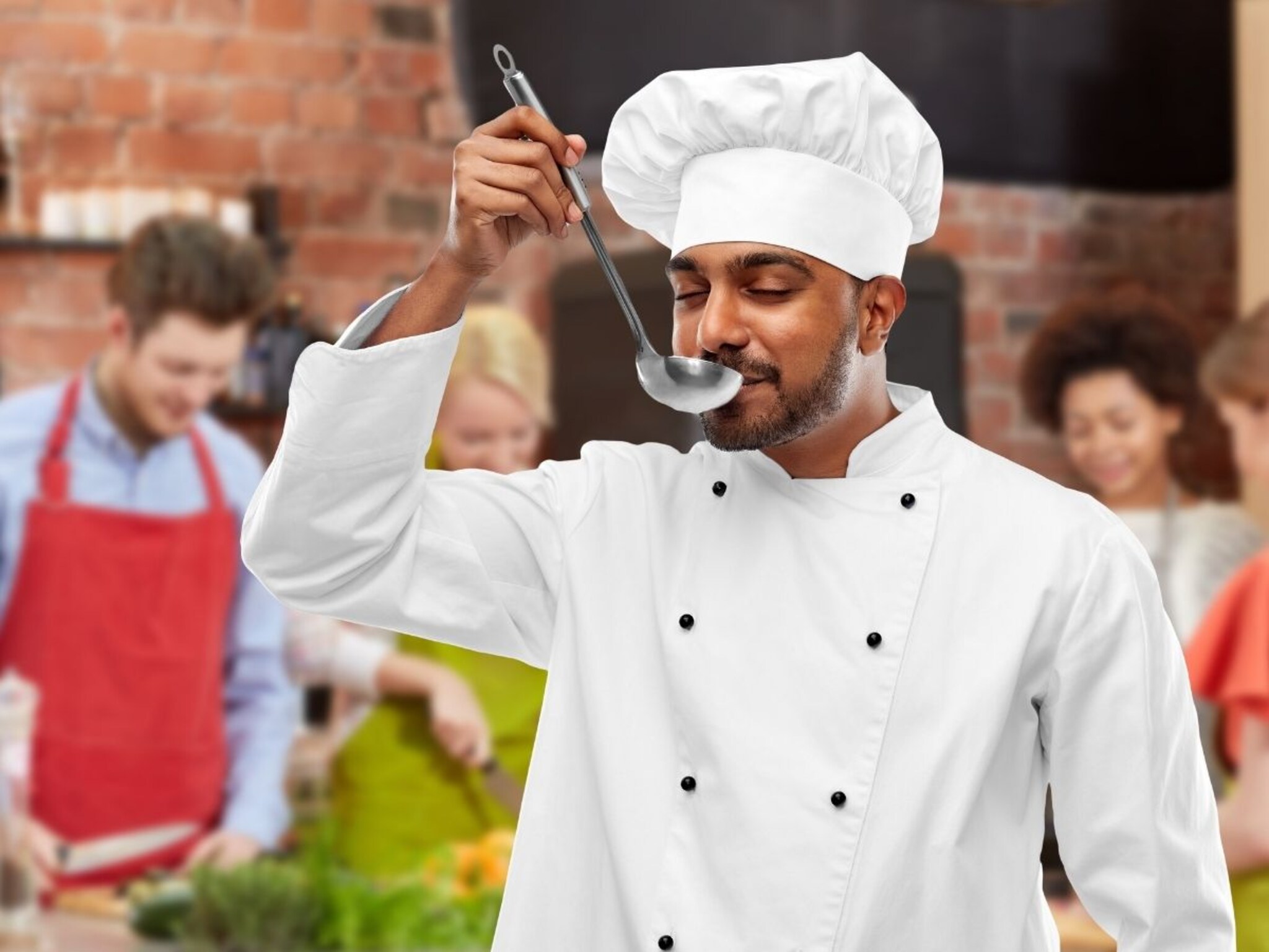 Chef Kitchen Tips : हॉटेलमधील पदार्थाची चव सारखीच कशी राहते? शेफनंच सांगितलं सीक्रेट