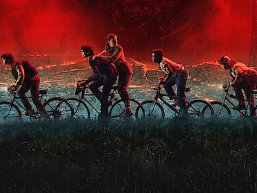  स्ट्रेंजर थिंग्स सीझन 5 (Stranger Things Season 5) : हॉरर, अॅडवेंचर, अॅक्शन, सस्पेन्स असा फुल ऑन थ्रिल हवा असेल तर 'स्ट्रेंजर थिंग्स सीझन 5' पाहाच. विनोना रायडर, डेविड हार्बर, मिली बॉबी ब्राउन, फिन वोल्फहार्ड, गेटन मेटारेज्जो हे कलाकार या सीरिजमध्ये मुख्य भूमिकेत आहेत. 27 नोव्हेंबरला ही सीरिज नेटफ्लिक्सवर रिलीज झाली आहे.