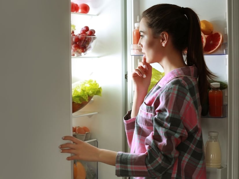 फ्रिज हा सतत चालणारा आणि आतल्या तापमानाचा ताळमेळ ठेवणारं उपकरण. त्यामुळे त्यात वेळोवेळी काही आवाज होणं अगदी सामान्य आहे. पण हे आवाज का होतात याचा विचार तुम्ही केला आहे का? फ्रिज हा सतत चालणारा आणि आतल्या तापमानाचा ताळमेळ ठेवणारं उपकरण. त्यामुळे त्यात वेळोवेळी काही आवाज होणं अगदी सामान्य आहे. पण हे आवाज का होतात याचा विचार तुम्ही केला आहे का?