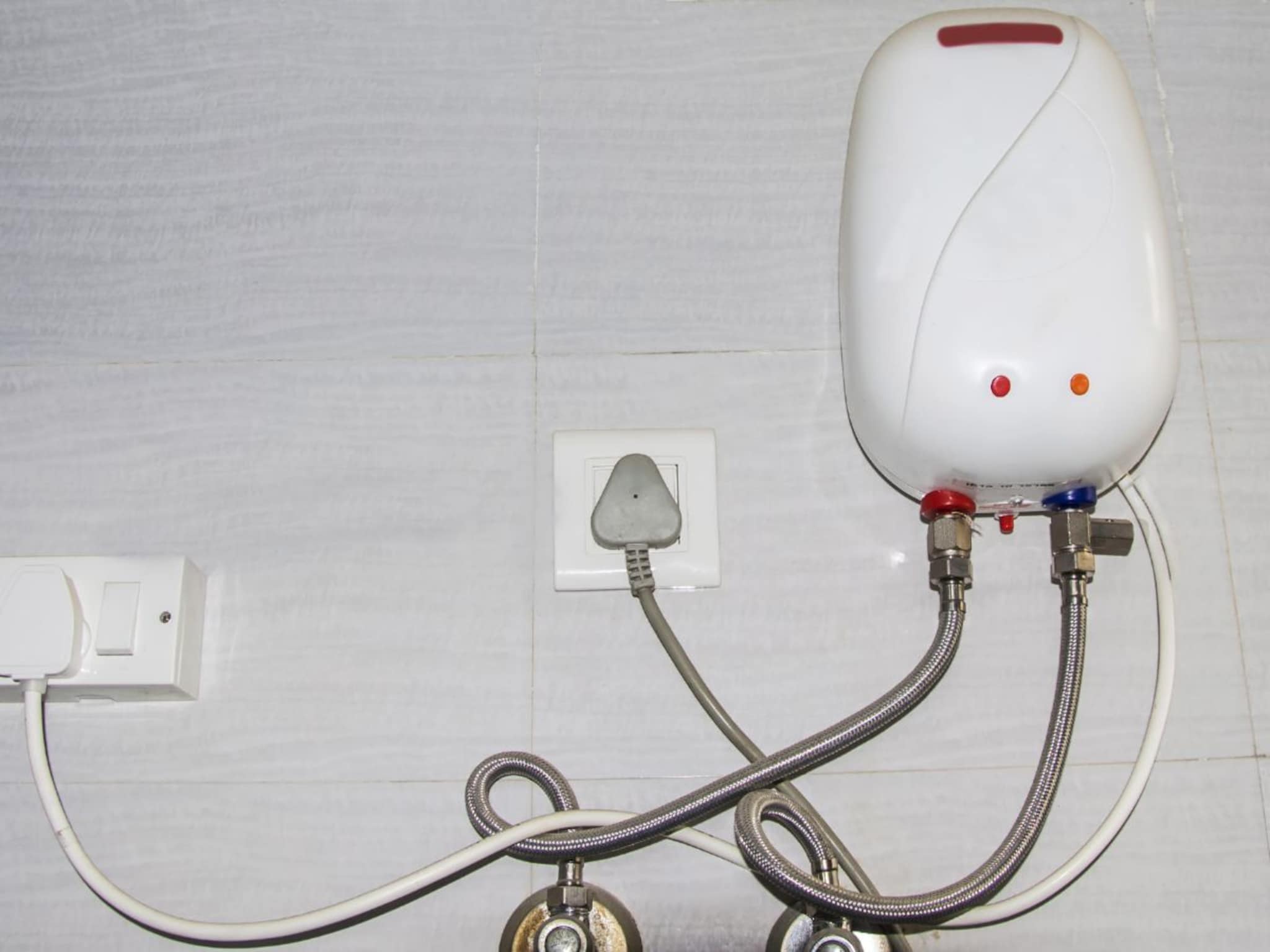 Geyser Tips : हिवाळ्यात गिझर सुरू करण्यापूर्वी करा ही तयारी, अजिबात वाढणार नाही वीज बिल