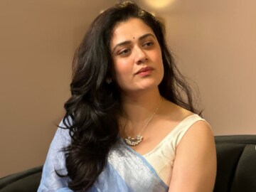 एका रात्रीचा रेट विचारणाऱ्यांना गिरिजा ओकचं सणसणीत उत्तर, म्हणाली 'समोर येऊन...'