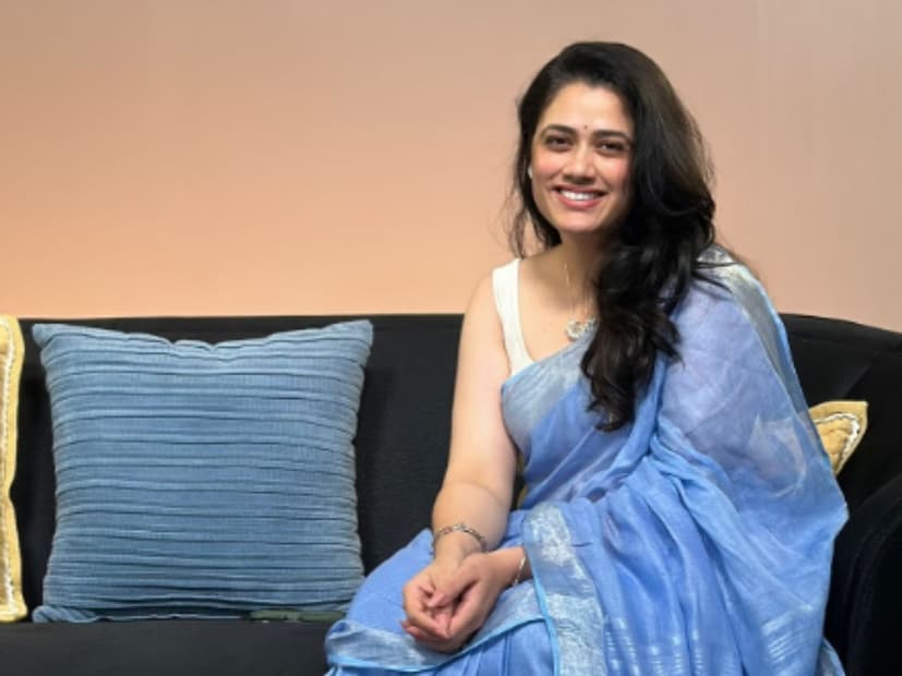 मात्र, गिरिजा वयाच्या १५ वर्षांपासून या क्षेत्रात कार्यरत आहे. ती दिग्गज मराठी अभिनेते गिरिश ओक यांची मुलगी आहे. पण ती लहान असतानाच तिच्या पालकांचा घटस्फोट झाला होता. अशा परिस्थितीत १७व्या वर्षीच तिला थेरिपीचा आधार घ्यावा लागला होता. नुकतंच एका मुलाखतीत गिरिजाने तिच्या आयुष्यातील कठीण काळाबाबत भाष्य केले आहे.