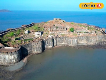 जंजिरा किल्ला नऊ दिवसांनी पुन्हा खुला; हवामानामुळे बंद ठेवण्यात आला होता ऐतिहासि जंजिरा किल्ला नऊ दिवसांनी पुन्हा खुला; हवामानामुळे बंद ठेवण्यात आला होता ऐतिहासि