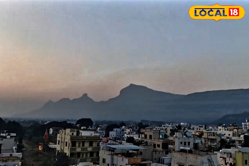 कोल्हापूरमध्ये दिवसाची सुरुवात साधारण 17.3 अंश सेल्सिअसच्या किमान तापमानाने होवून, जसजसा दिवस पुढे जाईल तसतसे कमाल तापमान 32 अंश सेल्सिअसवर जाण्याची शक्यता आहे. शनिवारी ढगाळ वातावरणासह गडगडाटी पावसाची शक्यता असल्याने वातावरणातील गारठा कमी जाणवत आहे.