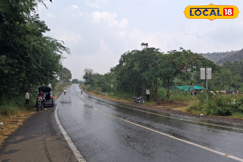 लक्षद्वीप बेटे आणि मालदीव परिसरावर कमी दाबाचे क्षेत्र सक्रिय असून, त्याला लागून समुद्र सपाटीपासून 4.5 किलोमीटर उंचीवर चक्राकार वारे वाहत आहेत. यातच आग्नेय बंगालच्या उपसागरात कमी दाब क्षेत्राची निर्मिती झाली असून, या प्रणालीची तीव्रता वाढणार आहे. या प्रणालींमुळे दक्षिण भारतात पावसाचा जोर वाढणार आहे. तसेच  सिंधुदुर्ग, कोल्हापूर आणि सांगली जिल्ह्यांत विजांसह पावसाची शक्यता आहे. 