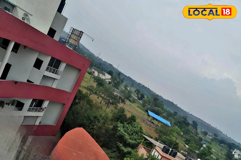 सोलापूर जिल्ह्यात शनिवारी कमाल तापमान 34.2 अंश तर किमान 19 अंशावर राहिले. सोलापुरात देखील कमाल तापमानात घट होणार असून किमान तापमान वाढणार आहे. त्यामुळे थंडीचा जोर काहीसा कमी होईल. 