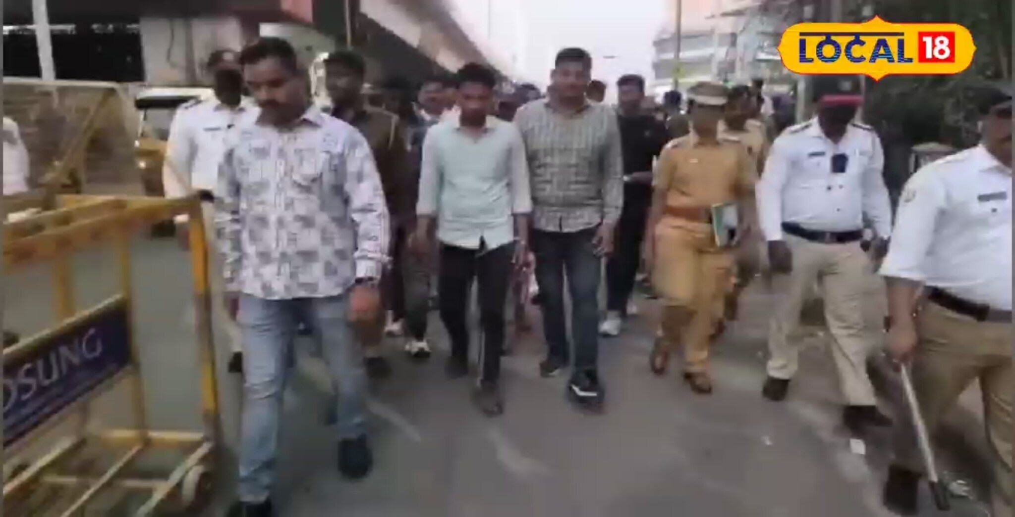 पोलिसाशी पंगा पडला महागात! 'त्या' रिक्षा चालकाला घडवली अद्दल