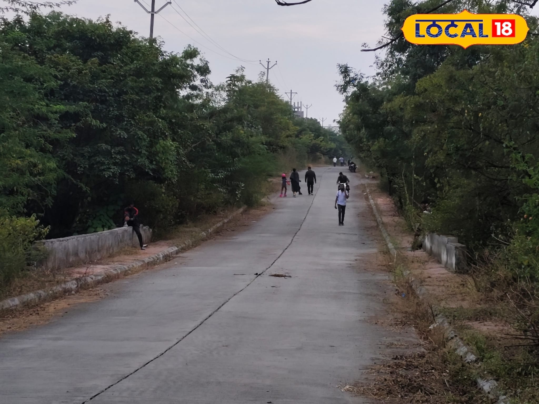 Weather Alert: मराठवाड्यात वारं फिरलं, गुरुवारी थंडी, उन्ह की पाऊस? पाहा हवामान अपडेट Weather Alert: मराठवाड्यात वारं फिरलं, गुरुवारी थंडी, उन्ह की पाऊस? पाहा हवामान अपडेट