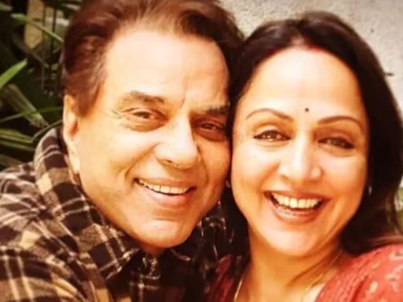  हेमा मालिनींच्या दु:खद पोस्टवर चाहते कमेंट्स करत शोक व्यक्त करत आहेत. त्यांनी शेअर केलेले धर्मेंद्र यांच्यासोबतचे फोटो सोशल मीडियावर व्हायरल होत आहेत.