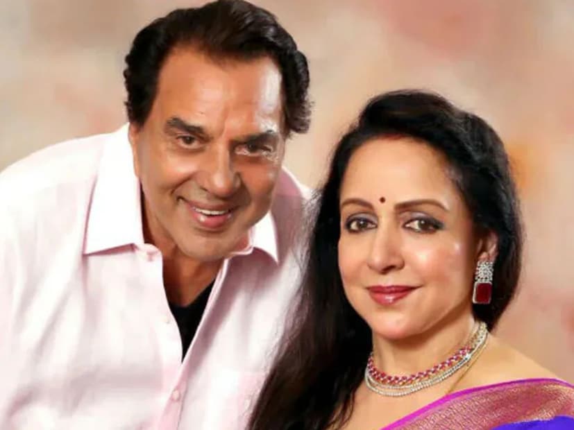  धर्मेंद्र आणि हेमा मालिनी यांची जोडी रुपेरी पडद्यावर सुपरहिट ठरली. दोघे एकमेकांच्या प्रेमात पडले. पहिल्या पत्नीला घटस्फोट न देता धर्मेंद्र यांनी 1980 मध्ये हेमा मालिनी यांच्यासोबत दुसरा संसार थाटला.