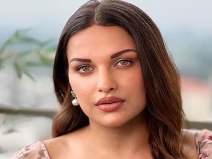  'बिग बॉस 13' हा सीझन खूप गाजला. शहनाज गिल आणि सिद्धार्थ शुक्ला व्यतिरिक्त पारस छाबडा, आसिम रियाज आणि माहिरा शर्मा यांचीही खूप चर्चा झाली. या सीझनमध्ये एक वाइल्ड कार्ड एंट्रीही झाली होती. शोमध्ये येताच या स्पर्धकाने धुमाकूळ घातला होता. ती घरात येताच शहनाज गिलशी भिडली होती. दोघांच्या भांडणात शहनाज गिलला अश्रू अनावर झाले होते. नंतर तिच्यावरच आसिम रियाज फिदा झाला आणि घरातच त्याने आपल्या प्रेमाची कबुली दिली.