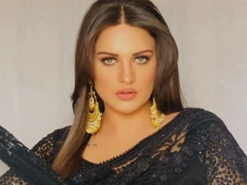  हिमांशी खुरानाला पाच गंभीर आजारांचा सामना करावा लागला होता. तिला ऑटोइम्यून डिसीज, अॅन्झायटी, थायरॉईड, वारंवार नाकातून होणारा रक्तस्त्राव आणि हृदयाची समस्या होती. हिमांशी उपचारादरम्यान डॉक्टरांसमोर रडायची.