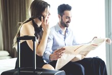 Honeymoon Hotel : हनीमूनसाठी हॉटेलमध्ये थांबलात; हॉटेल रूममधील या 5 वस्तूंना चुकूनही हात लावू नये