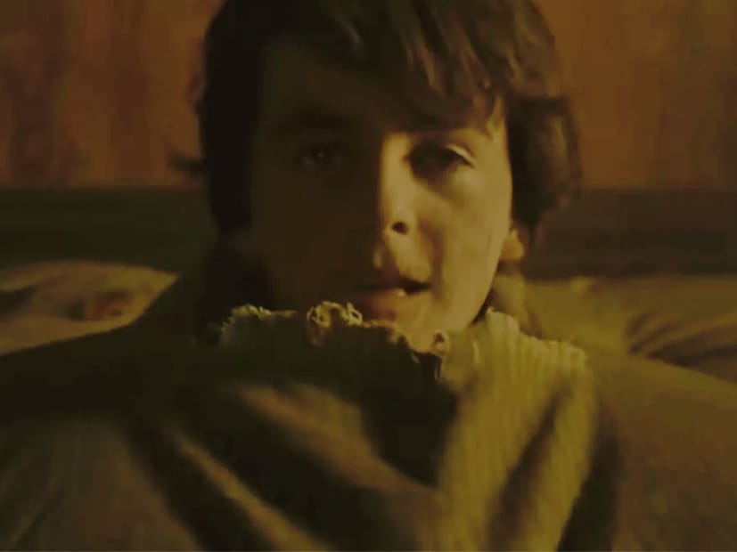  'IT' या सीरिजचा पहिला भाग 2017 मध्ये तर दुसरा भाग 2019 मध्ये प्रदर्शित झाला होता. या चित्रपटाची कथा एका भयानक जोकराभोवती फिरते, ज्याला पेनीवाइझ म्हणून ओळखले जाते. स्टीफन किंग यांच्या कादंबरीवर आधारित हा चित्रपट यापूर्वी 1990 साली एक मिनी सीरिज म्हणूनही प्रेक्षकांसमोर सादर करण्यात आला होता.