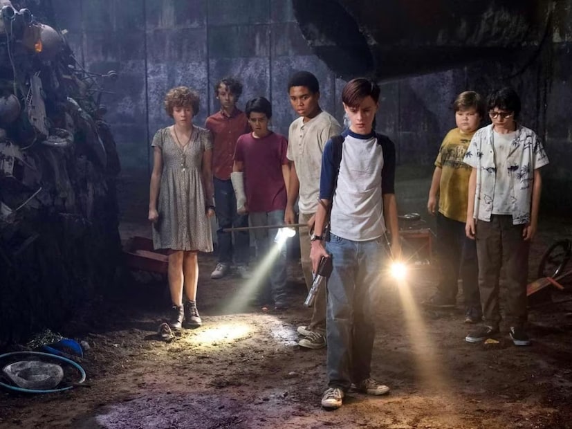  भीतीचा जन्म कधी, कसा होईल हे सांगता येणार नाही. अनेक वेळा रोजच्या आयुष्यातील साध्या वस्तू किंवा घटना सुद्धा मनातल्या भीतीचे कारण ठरतात. अशाच भयावह उदाहरणांपैकी एक म्हणजे क्लाउन, म्हणजेच जोकर. जो साधारणतः मुलांचे मनोरंजन करणारा आणि आनंद देणारा समजला जातो, पण काही चित्रपटांनी त्याला सर्वात मोठ्या भीतीचे प्रतीक बनवले आहे.