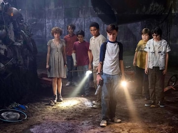 2 तास 15 मिनिटांची जबरदस्त हॉरर फिल्म, पाहून भल्याभल्यांना घाम फुटेल 2 तास 15 मिनिटांची जबरदस्त हॉरर फिल्म, पाहून भल्याभल्यांना घाम फुटेल