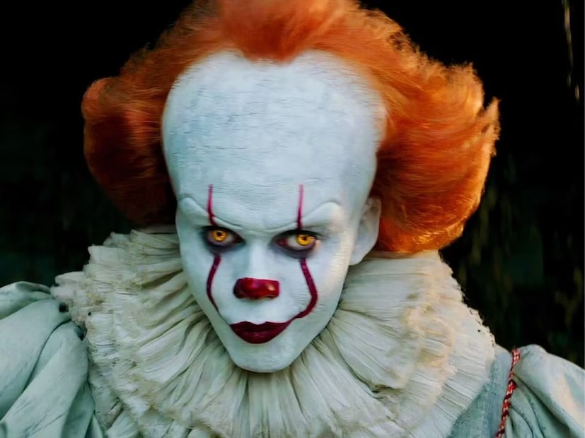  गेसीचा क्लाउन अवतार “पोगो द क्लाउन” हा चॅरिटी कार्यक्रम आणि मुलांच्या पार्ट्यांसाठी वापरला जायचा, ज्यामुळे त्याचे अपराध आणखी भयानक आणि धक्कादायक वाटतात. 1994 मध्ये, हत्यांसाठी दोषी ठरल्यानंतर गेसीला फाशीची शिक्षा देण्यात आली. पण त्याने मागे अशी एक दहशतीने भरलेली कहाणी ठेवली, जी आजही भयकथांच्या चाहत्यांना अस्वस्थ आणि विचलित करते.