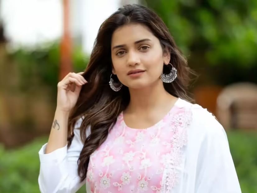  महाराष्ट्राची क्रश म्हणून ओळखली जाणारी मराठी मनोरंजनसृष्टीतील आघाडीची अभिनेत्री हृता दुर्गुळे लालबागची आहे. मुंबईतील लालबाग परिसरात लहानाची मोठी झालेल्या हृताचं गणेशोत्सवावर विशेष प्रेम आहे.